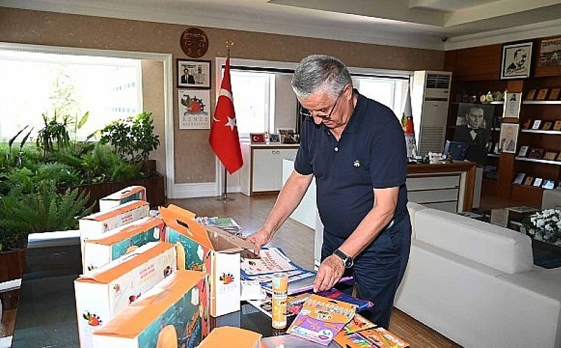 Kemer'de öğrencilere büyük destek: 6 bin 500 öğrencinin kırtasiye malzemeleri dağıtılmaya başlandı!