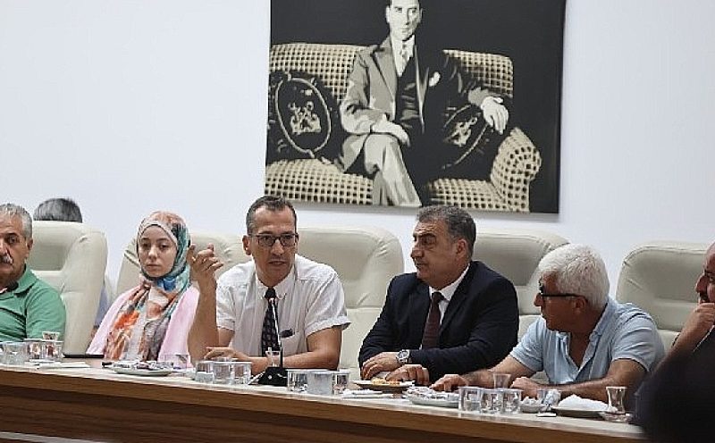 Karabağlar'da esnaf ve meslek odalarıyla kritik zirve: Başkan Kınay'dan şeffaf yönetim ve takipçilik uyarısı!