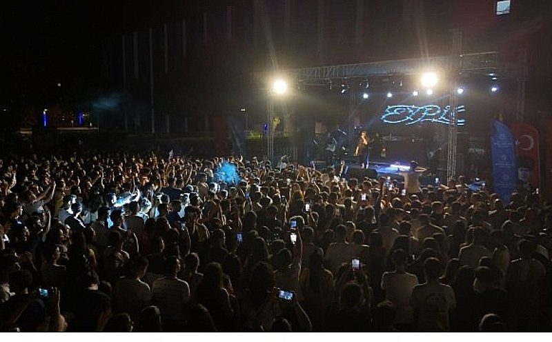 Aydın'da Eypio rüzgarı esti: Özlem Çerçioğlu’ndan dev 'Yaza Merhaba' konser serisi!