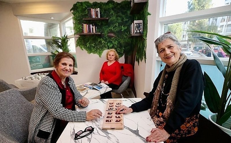 Karşıyaka’da "Emekli Yaka" yoğun ilgi görüyor: İleri yaştaki vatandaşların yeni adresi oldu!