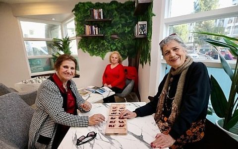 Karşıyaka’da "Emekli Yaka" yoğun ilgi görüyor: İleri yaştaki vatandaşların yeni adresi oldu!