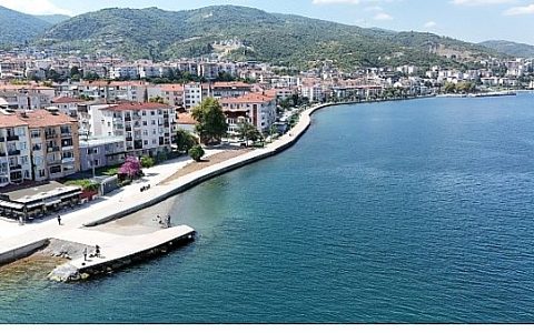 Gölcük Değirmendere sahilinde taşkın riski sona erdi: 200 metrelik dev dalga kırıcı ve yeni yürüyüş yolu hizmette!