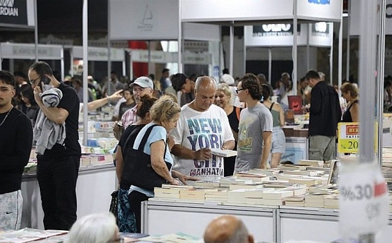 8. Edremit Kitap Fuarı kapılarını açtı: Celal Şengör ve dev isimler "Ölmez Ağaç" gölgesinde buluştu!