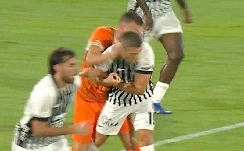 Aliti’nin Trossard hamlesi sonrası VAR itirazı: Beşiktaş gece yarısı sert çıktı