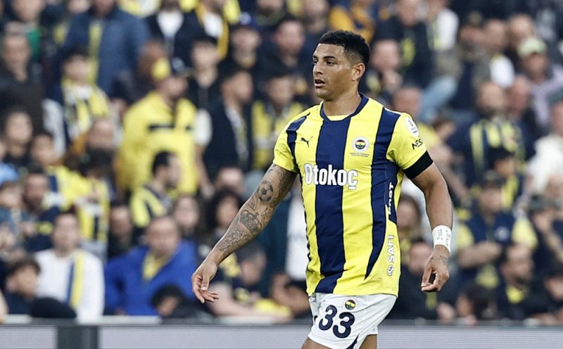 Fenerbahçe, Diego Carlos’un Parma adına sağlık kontrolleri için izni verdi