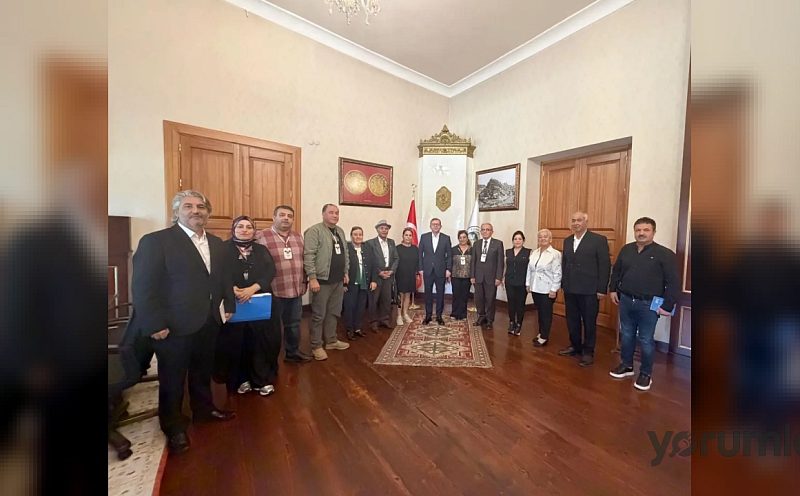 Kars Valisi Ziya Polat, Neriman Öztürk’ü makam aracındaki bayrak olayı sonrası ağırladı