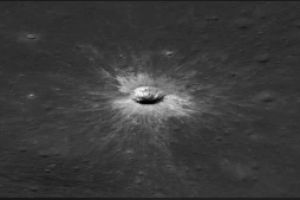 NASA'nın Uydusu Ay'da Kolezyum'dan Büyük Devasa Krater Tespit Etti