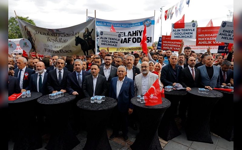 Kayseri'de 39. Ahilik Haftası Coşkusu: Yürüyüşten Zara Konserine Görkemli Kutlama