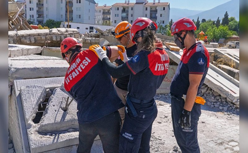 İzmir İtfaiyesi'nden Ağır Arama Kurtarma Hamlesi: 110 Personele Uluslararası Akreditasyon Eğitimi