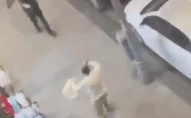 İstanbul Esenler'de Hareketli Dakikalar: Bıçaklı Şüpheli Polisin Ateşiyle Durduruldu