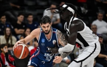 Türkiye Sigorta Basketbol Süper Ligi Derbisinde Anadolu Efes, Beşiktaş'ı 95-81'lik Skorla Geçti