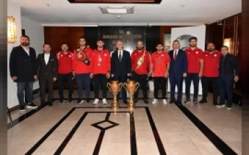 Mansur Yavaş ASKİ Sporlu Güreşçileri Ağırladı: 2026 Sezonuna Damga Vuran Başarı