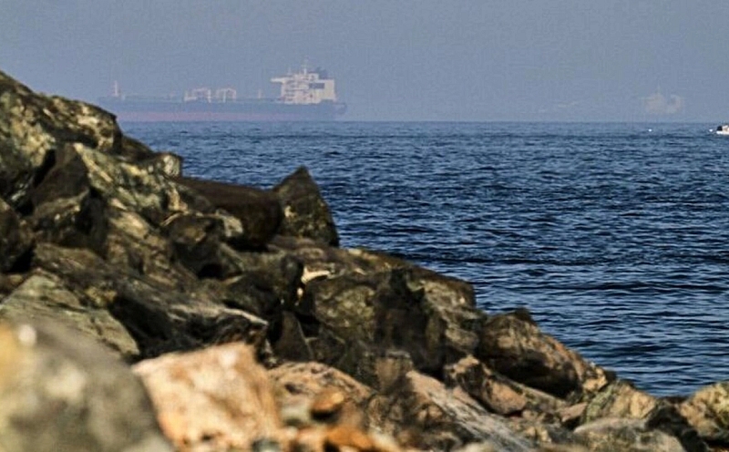 Katar Açıklarında Petrol Tankeri Vuruldu: Can Kaybı ve Yaralılar Var