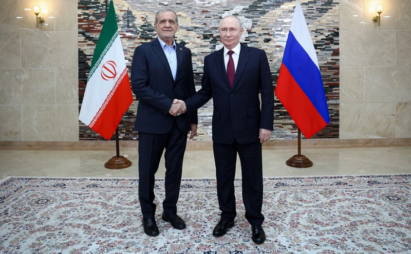 Putin ve Pezeşkiyan Türkmenistan'da bölgesel barışı görüştü