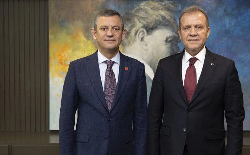 Özgür Özel Mersin'de tutuklu üç belediye başkanını cezaevinde ziyaret etti