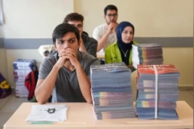 Maltepe Belediyesi LGS ve YKS’ye Hazırlanan Öğrencilere 381 Kaynak Kitap Dağıttı