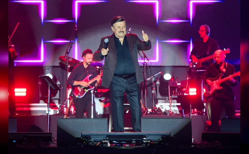 Selami Şahin Ataköy Marina Açık Hava Sahnesi'nde konser verdi