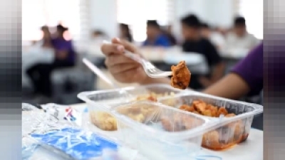 Mersin Büyükşehir Belediyesinden öğrencilere günlük sıcak yemek desteği