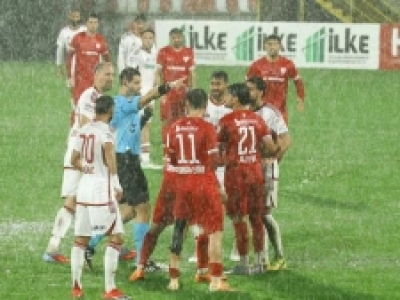 Ümraniyespor-Boluspor maçına yağmur engeli!