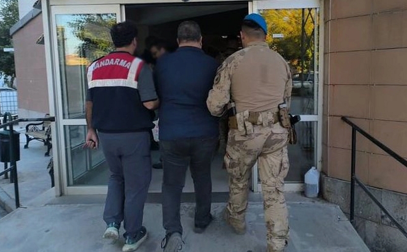 İzmir Gaziemir'deki FETÖ operasyonunda bir şüpheli yakalandı