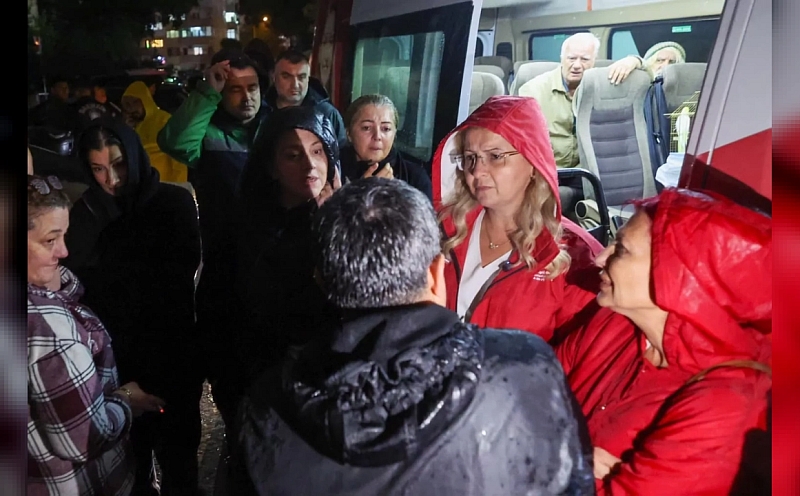 Bakırköy'de yağış sonrası 129 ihbara müdahale edildi 14 kişi tahliye oldu