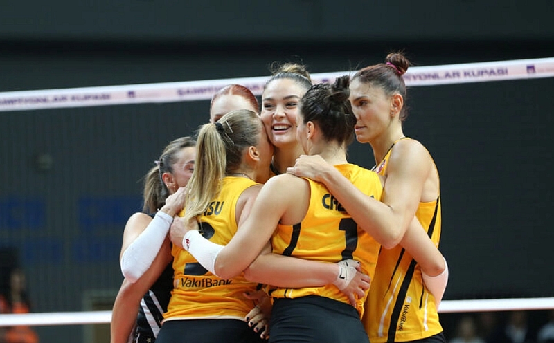 VakıfBank, Eczacıbaşı Peron İstanbul'u 2-0 geriden gelip 3-2 yendi
