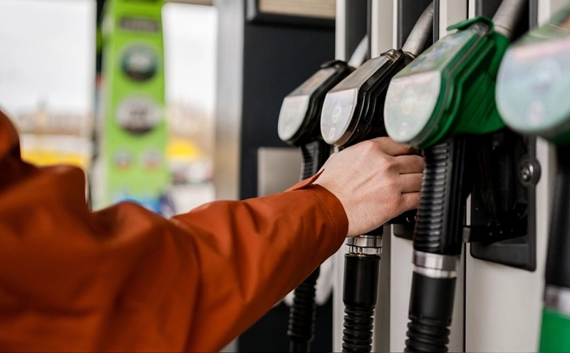 Benzine 3 lira 30 kuruş indirim yapıldı