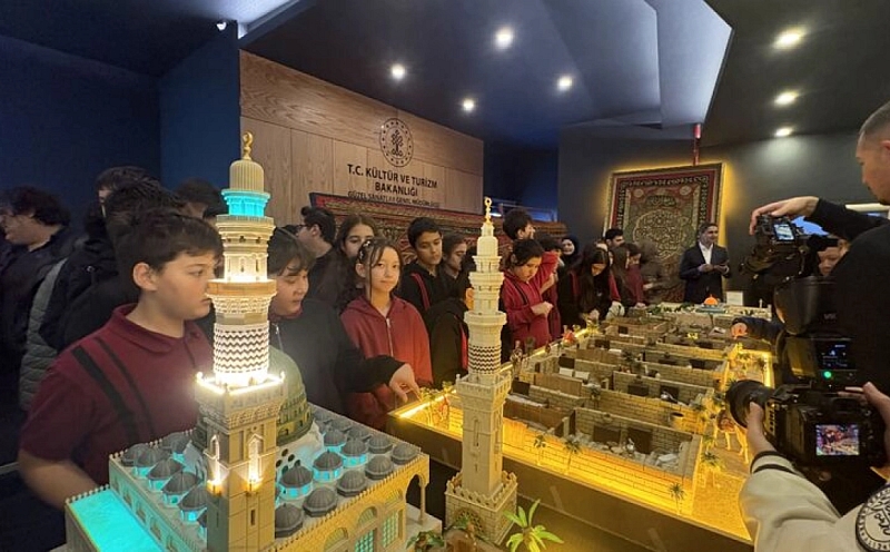 Eskişehir'de Mukaddes Emanetler Sergisi Ziyarete Açıldı