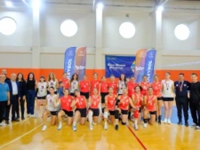 İzmir'de kadınlar voleybol şampiyonu İl Millî Eğitim Müdürlüğü oldu
