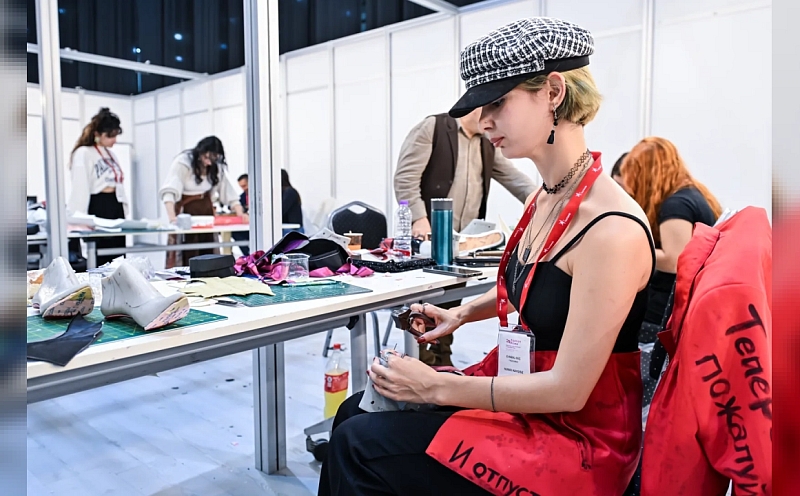 İZMİR'DE DÜZENLENEN FASHION PRİME FUARI'NDA GENÇ TASARIMCILAR ÜRÜNLERİNİ SERGİLEDİ
