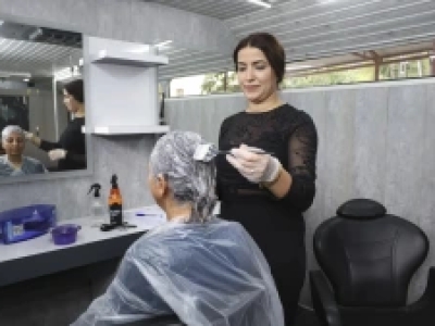 Mersin'de Mobil Kuaför Hizmeti Kırsal Mahallelere Ulaştı