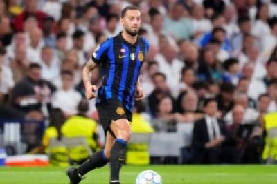 Hakan Çalhanoğlu Inter ile yeni sözleşme görüşmelerine başladı