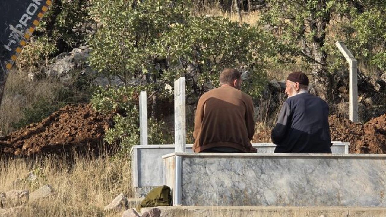Adıyaman'da 85 yaşındaki çiftçi kış öncesi kendi mezarını kazdırdı