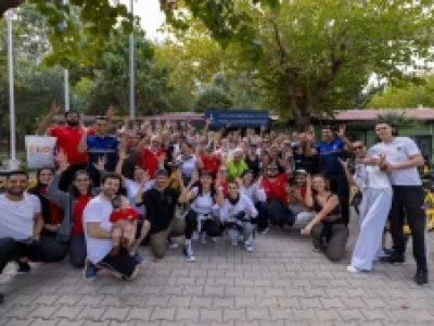 İZMİR'DE İŞİTME ENGELLİLER CUMHURİYET BİSİKLET SÜRÜŞÜNDE BULUŞTU