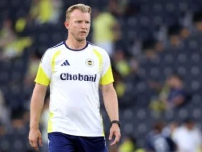 Dirk Kuyt'ın menajerinden Fenerbahçe açıklaması: Sezonu tamamlayabilir