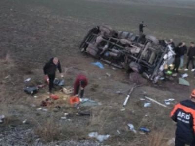 Van'daki trafik kazasında yaralanan polis memuru şehit oldu