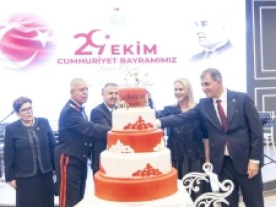 İzmir'de Cumhuriyet'in 103. Yılı İçin Resepsiyon Düzenlendi