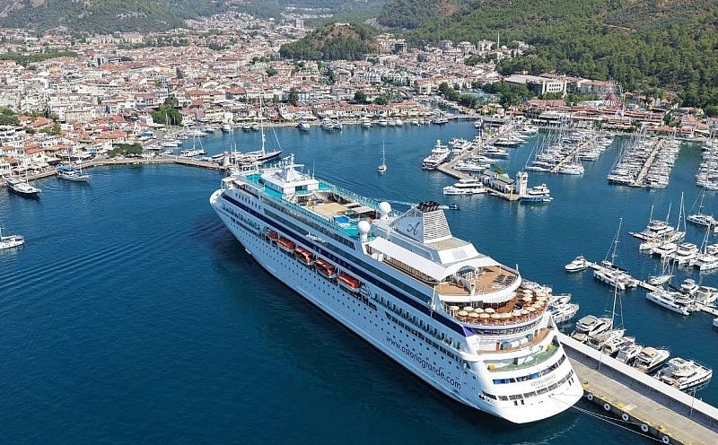 Dev kruvaziyer "Astoria Grande" Marmaris'e demirledi: Yüzlerce turist ilçeyi fethetti!