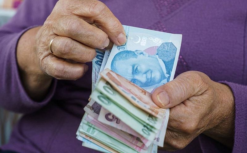 Ocak 2027 emekli ve memur zammı netleşiyor: En düşük maaşlar için yeni senaryolar belli oldu!