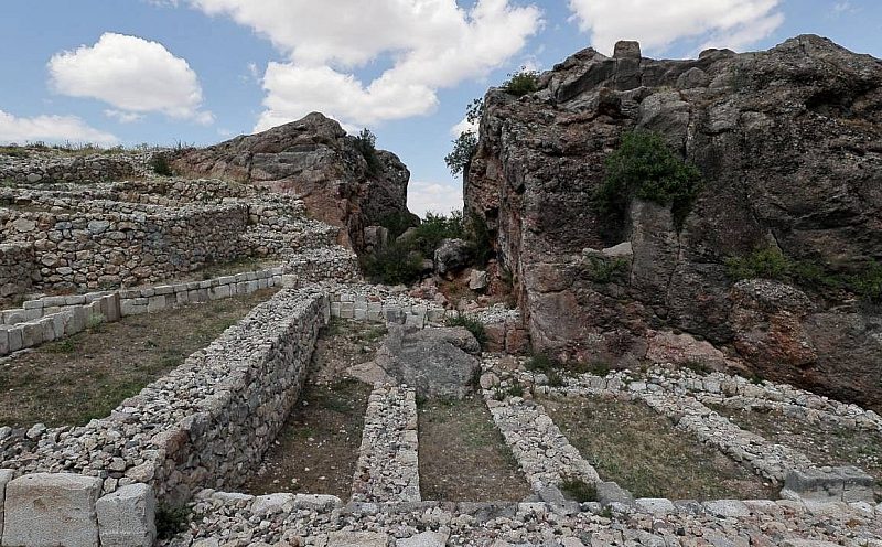 UNESCO Mirası Hattuşa’da 3 bin 500 yıllık Hitit mahallesi ayağa kaldırılıyor: Deprem izleri gün yüzüne çıkarıldı!