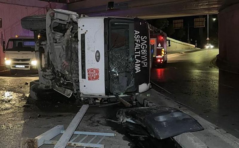 Avcılar’da Kontrolden Çıkan Asfalt Kamyonu Alt Geçide Uçtu: 1 Yaralı