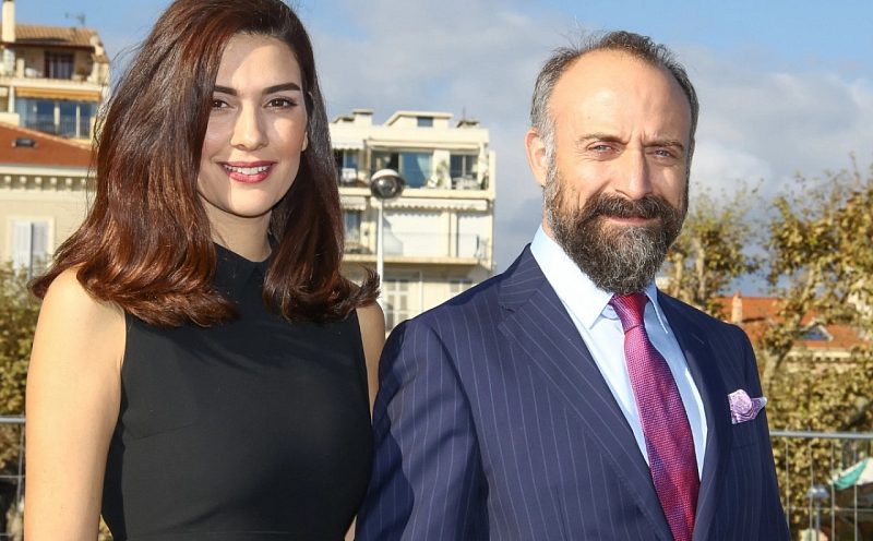 Halit Ergenç’ten eşi Bergüzar Korel ile ortak sahne sinyali! Hoparlör üretimini de anlattı