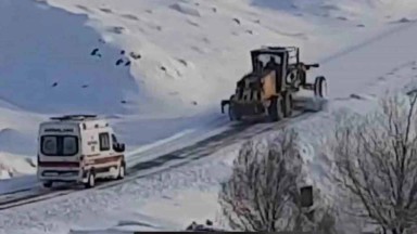 Elazığ'da Kar Engeli Kalkıyor: 154 Köy Yolu Ulaşıma Açıldı!