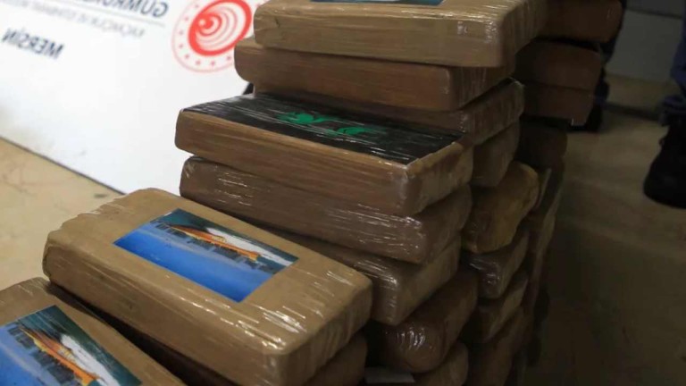 Almanya Gümrüğünden Milyonluk Esrar Operasyonu: Şüpheli Araçtan 80 Kilo Esrar Çıktı
