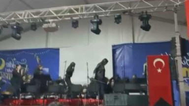 Gaziosmanpaşa'da Ramazan Etkinliğinde Sahne Çöktü: 4 Koro Üyesi Yaralı