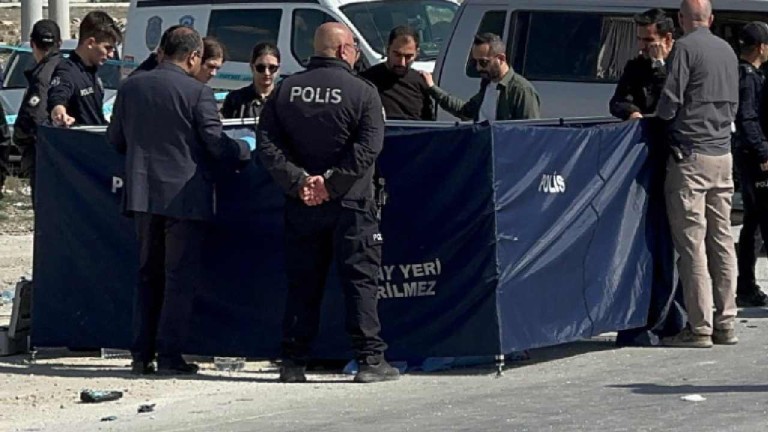 Konya'da Feci Kaza: Minibüs TIR'a Çarptı, 1 Ölü 5 Yaralı