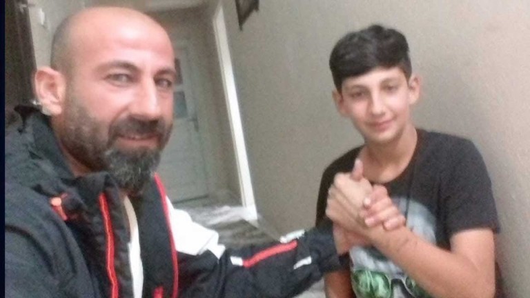 İzmir'de Çatı Tamiri Yapan Baba-Oğul Şiddetli Rüzgarın Etkisi ile Düşüp Hayatını Kaybetti