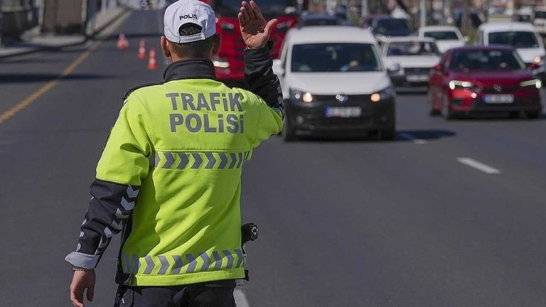 İstanbul'da Yeni Kısıtlamalar: Saraçhane Çevresindeki Birçok Yol Trafiğe Kapatıldı