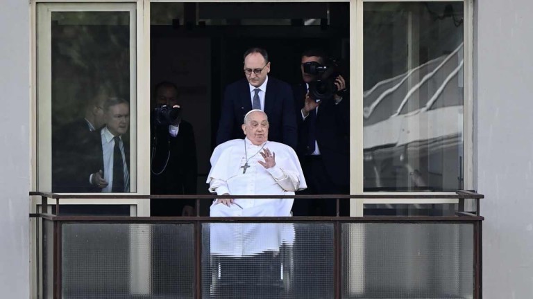 Papa Franciscus Hastanede İki Kez Ölümden Döndü