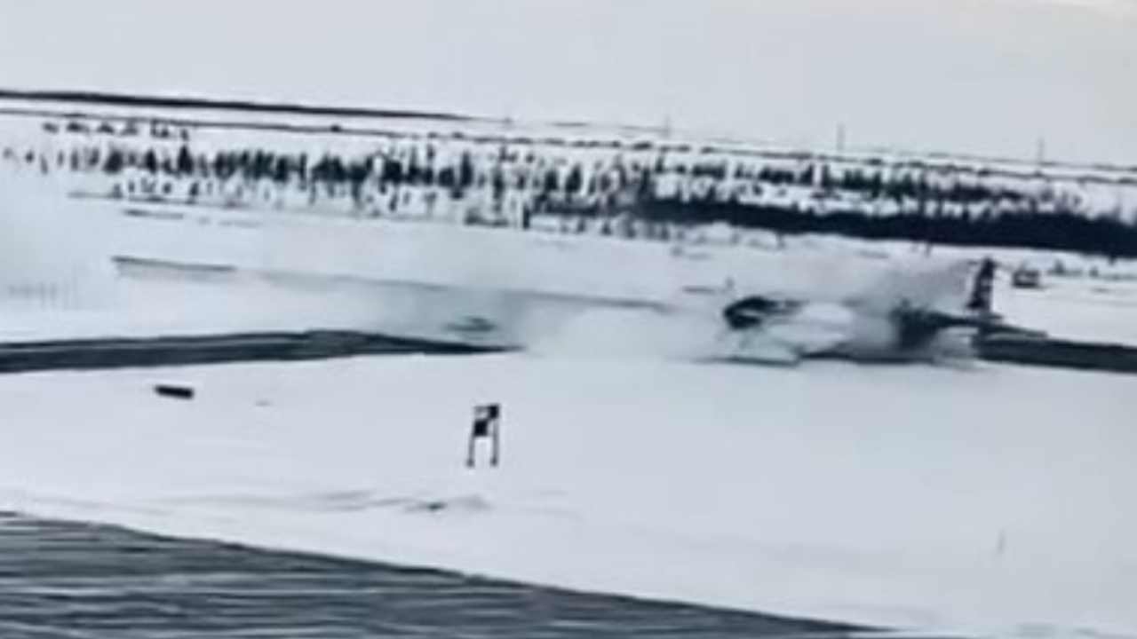 Rusya'da Kargo Uçağı Pistten Çıktı